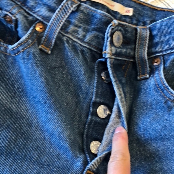 Levi's Womens Jeans Sz 26 Wedgie Straight Med Wash Distressed Denim Casual Thick - Picture 3 of 8